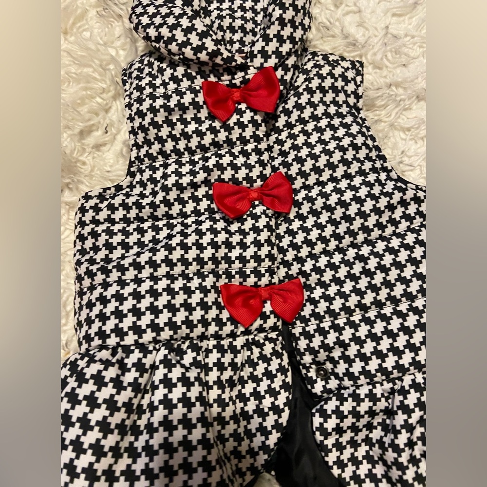 Macy’s little girl size 4 beautiful vest black /red bows, ruffles on the trim. - Picture 5 of 12